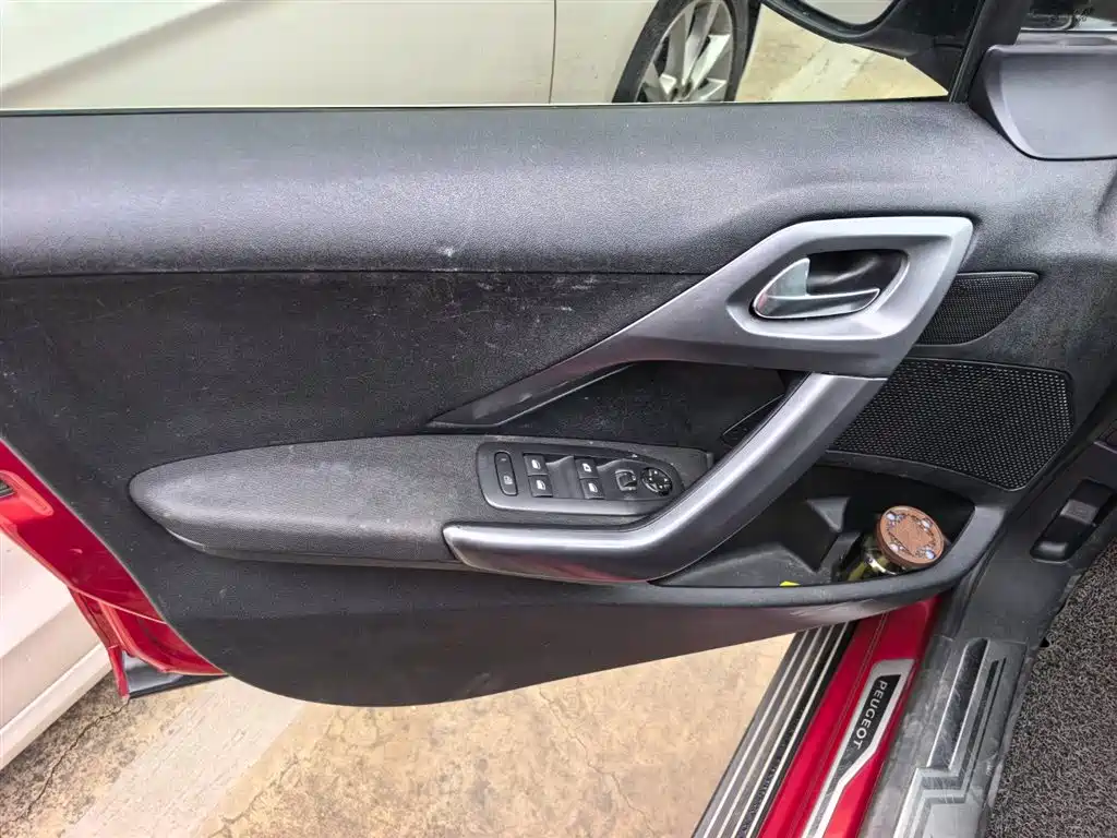 Peugeot 2008 2014 1.6 L Auto Trendy