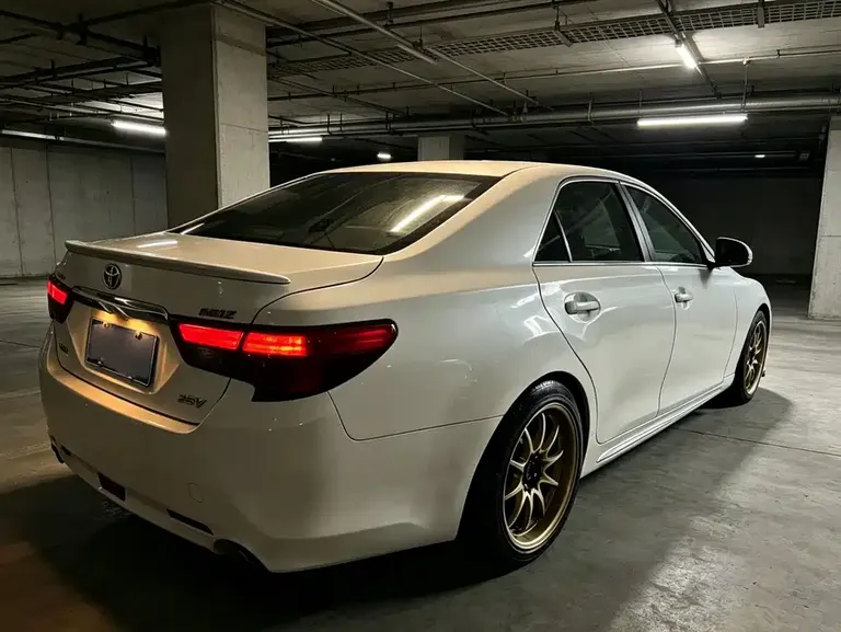 Toyota Mark X 2.5 V Style Sharp