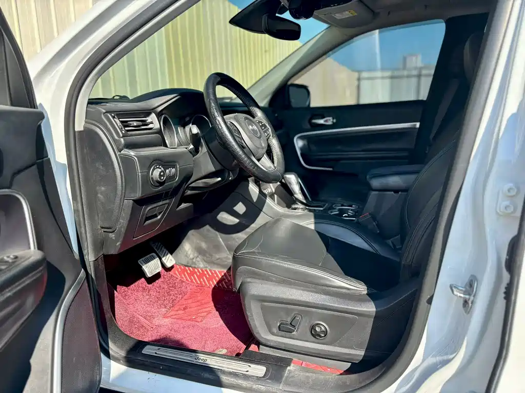 Grand Commander 2.0 T 4 WD Premium Enjoyment CN-V