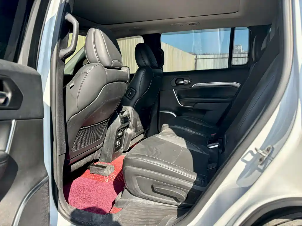 Grand Commander 2.0 T 4 WD Premium Enjoyment CN-V