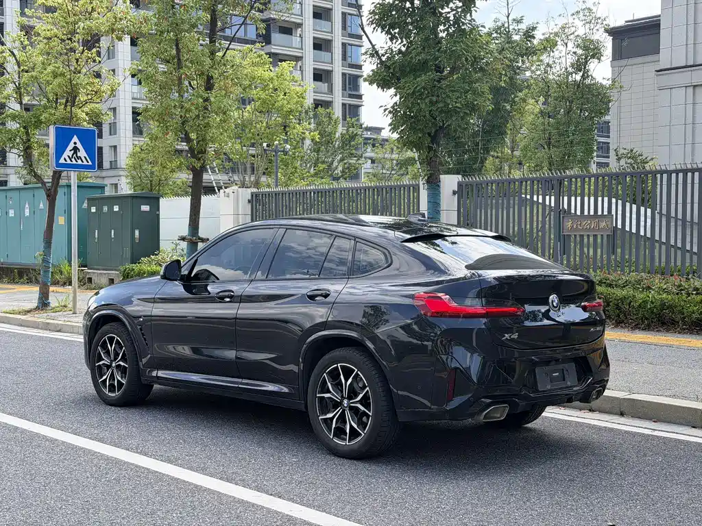 BMW X4 xDrive 25 i M Sport Package
