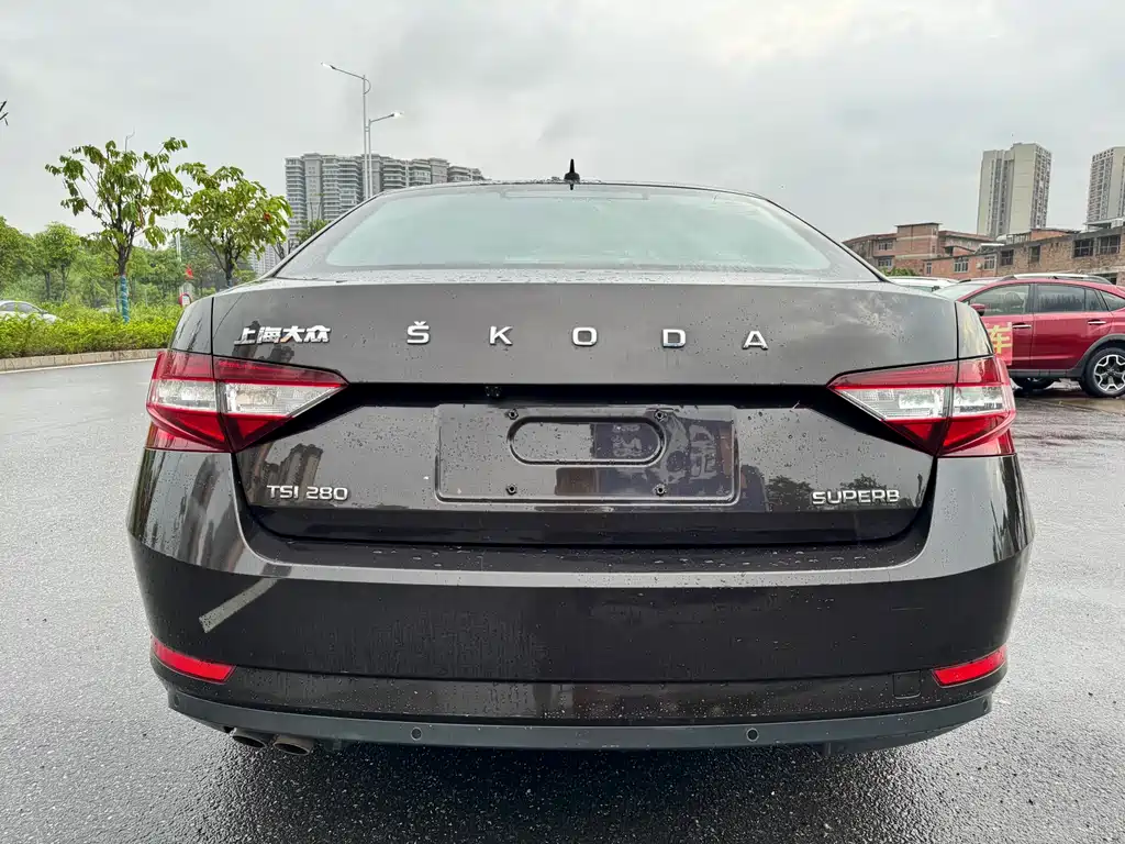 Superb TSI280 DSG Forward
