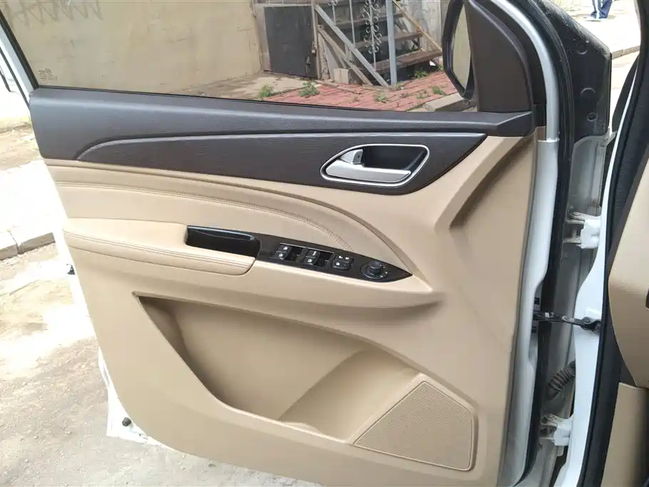 Baojun 730 1.5 L Manual Value 7-seat CN-VI