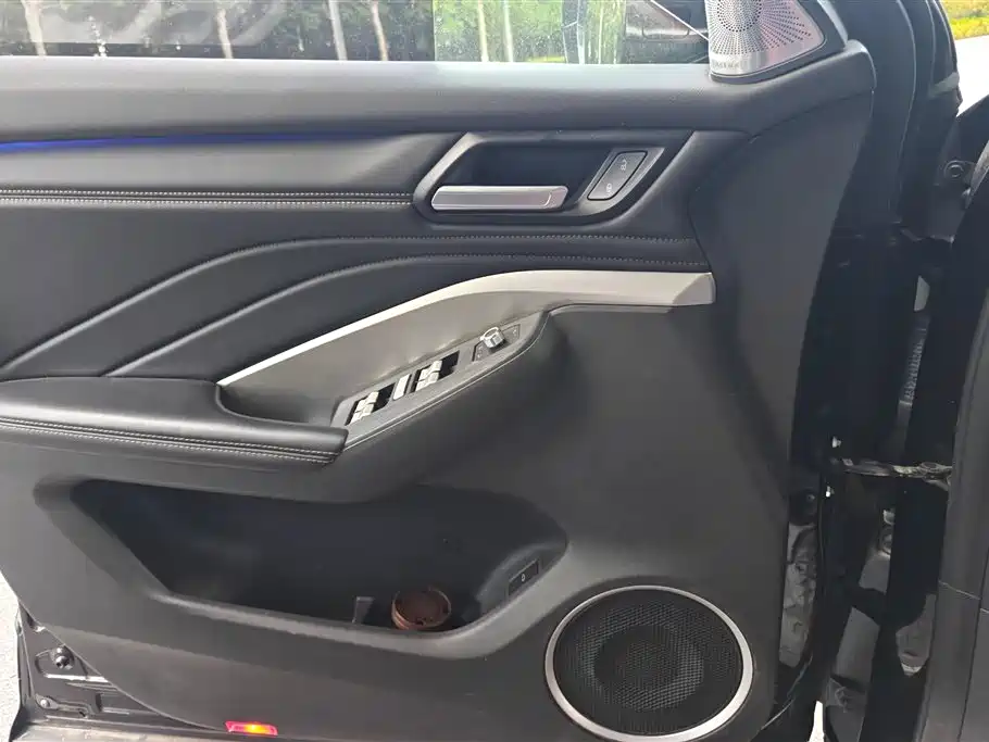 WEY VV6 2.0 T 2 WD Smart Guard +