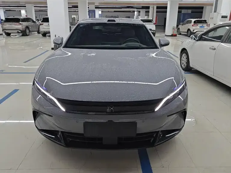 BYD Han DM-i Smart Drive 125 KM Honored