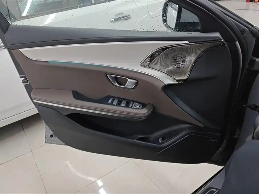 Han DM-i Smart Drive 125 KM Honored