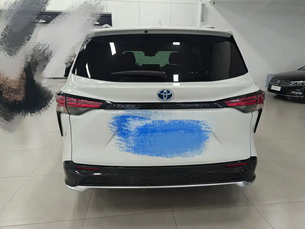 Granvia 2.5 L Hybrid Flagship VIP
