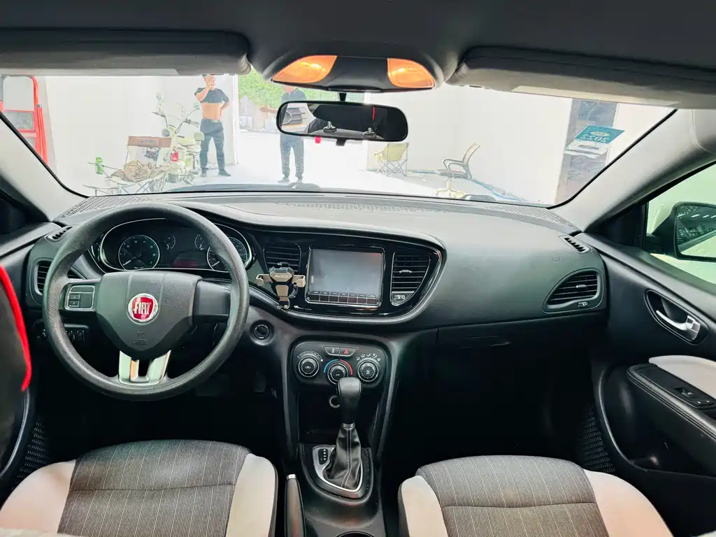 Viaggio 1.4 T Auto Joy