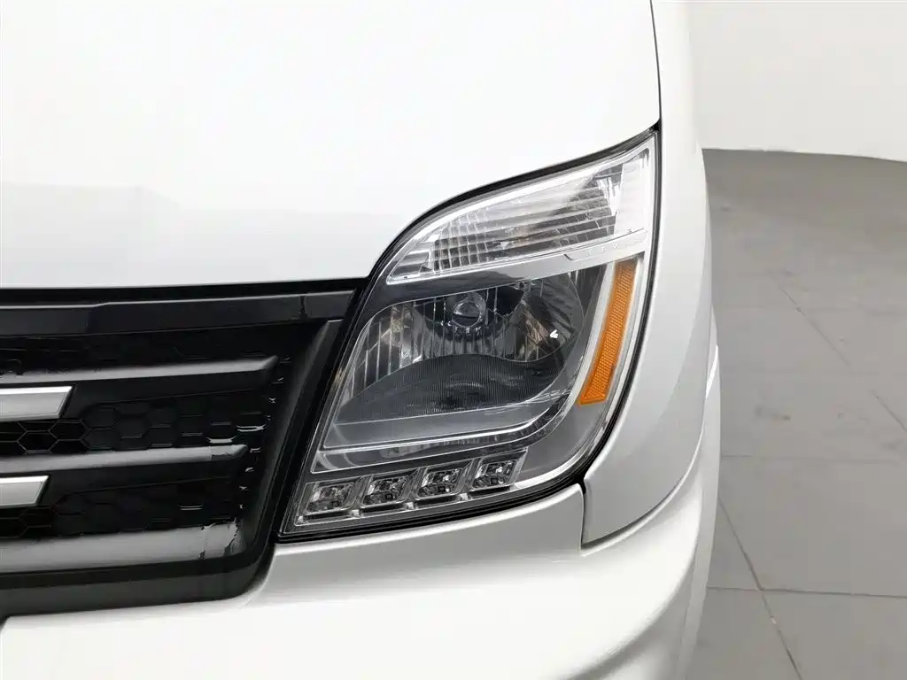 Xintu V80 2.0 T Manual Classic Aoyuntong LWB Mid Roof 6 7 8 9-seat