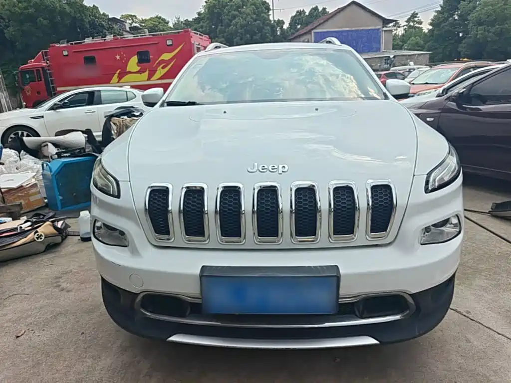Cherokee 2.0 L Superior