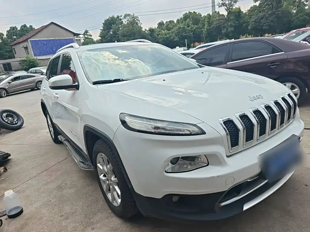 Cherokee 2.0 L Superior