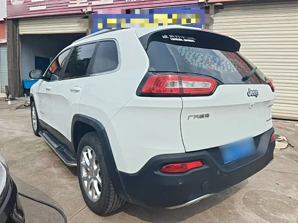 Cherokee 2.0 L Superior