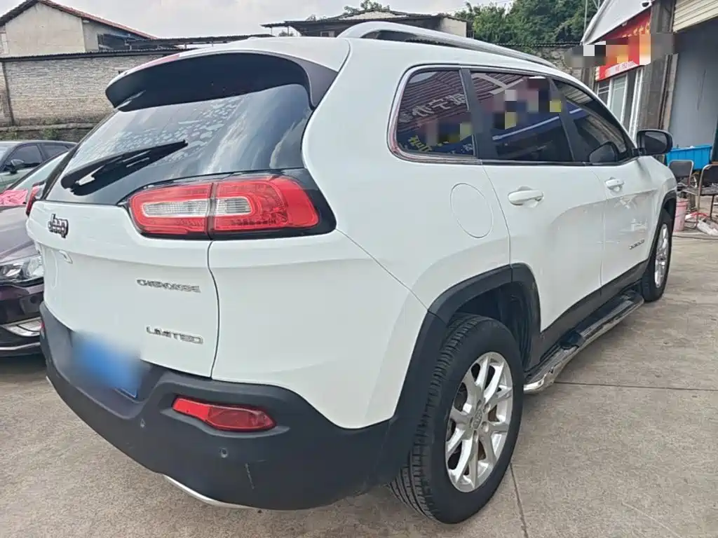 Cherokee 2.0 L Superior
