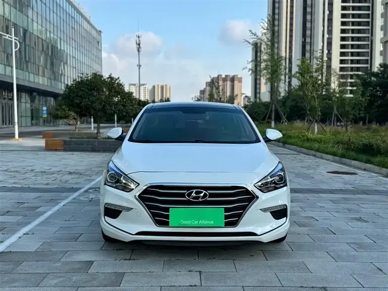 Hyundai Mistra 1.8 L Auto Intelligent GLS CN-V