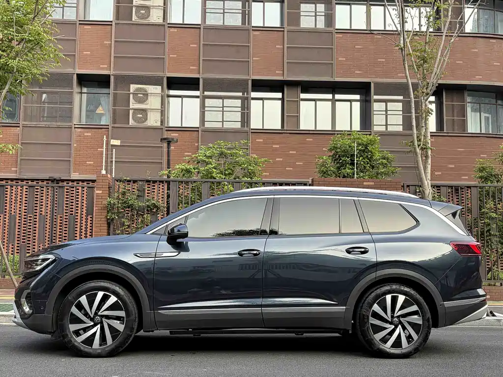 Talagon 380 TSI 4 WD Luxury Premium Realm Pro 6-seat