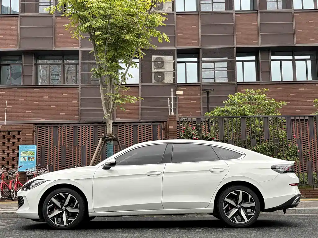 Lamando Lamando L 280 TSI DSG Spicy Cool