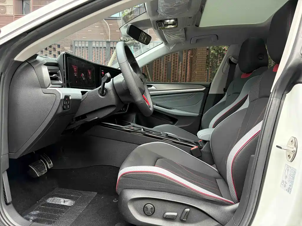 Lamando Lamando L 280 TSI DSG Spicy Cool