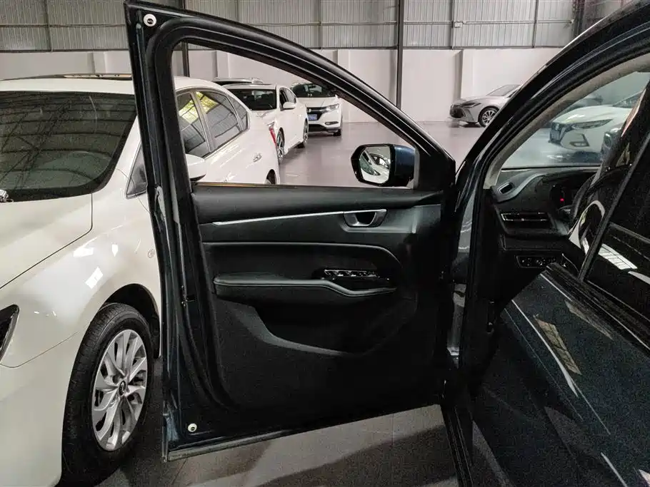 Wuling Victory 280 T 1.5 T CVT Flagship