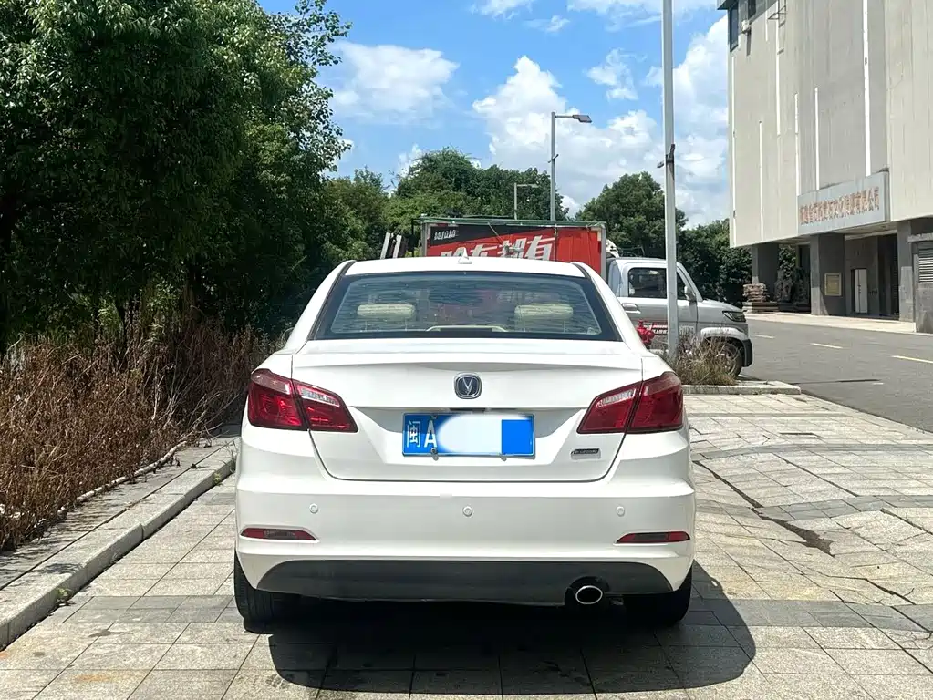 Eado 1.6 L Auto Style