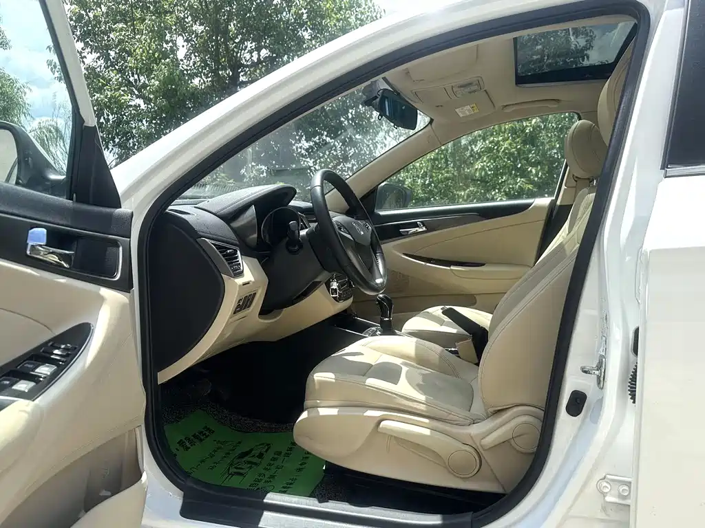 Eado 1.6 L Auto Style