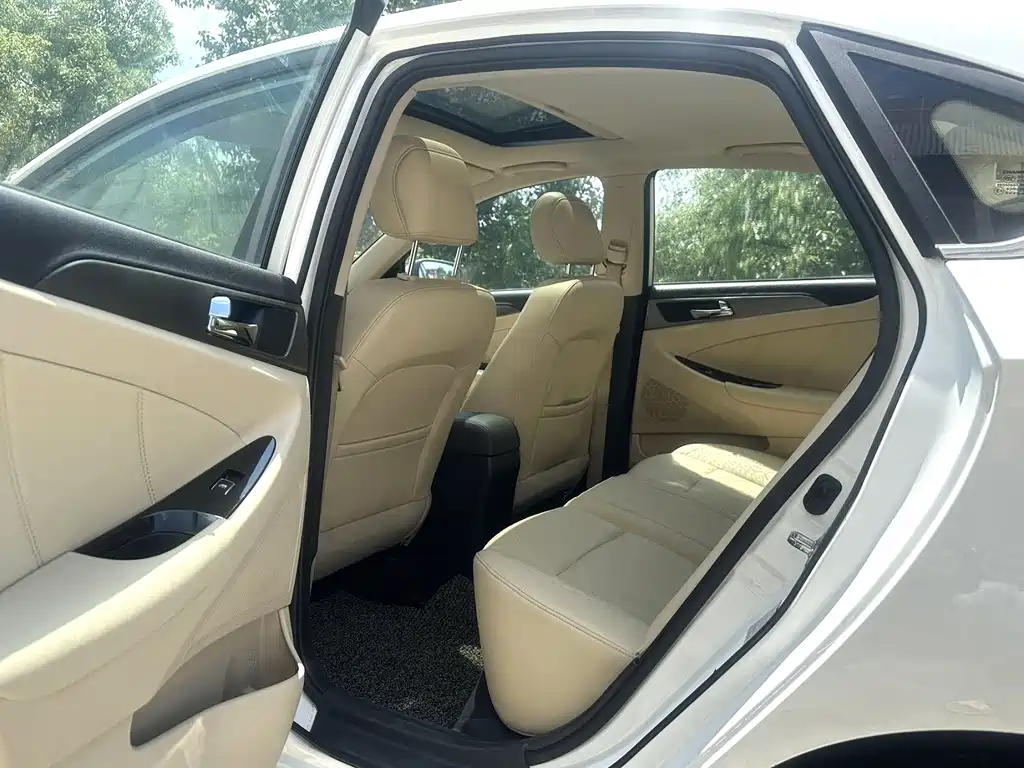 Eado 1.6 L Auto Style
