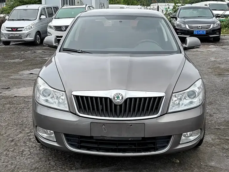 Skoda Octavia 1.6 L Auto Yijie