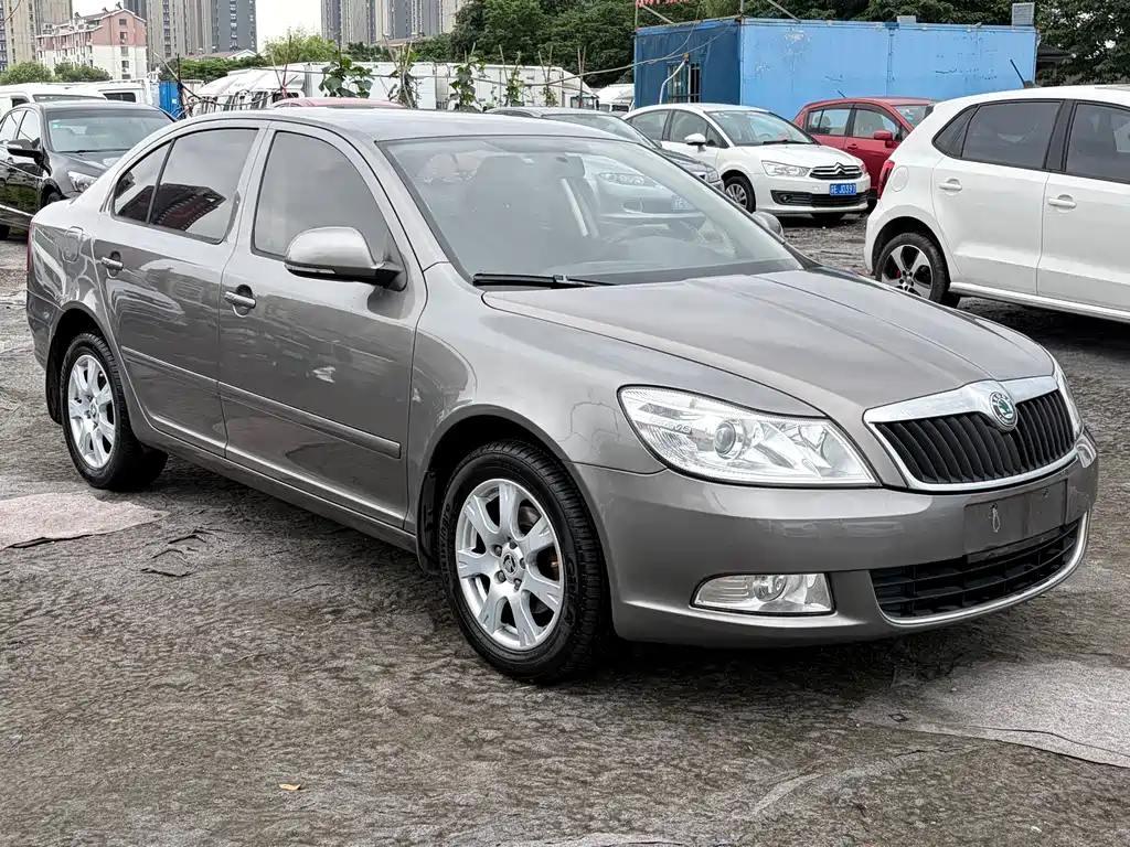 Octavia 1.6 L Auto Yijie