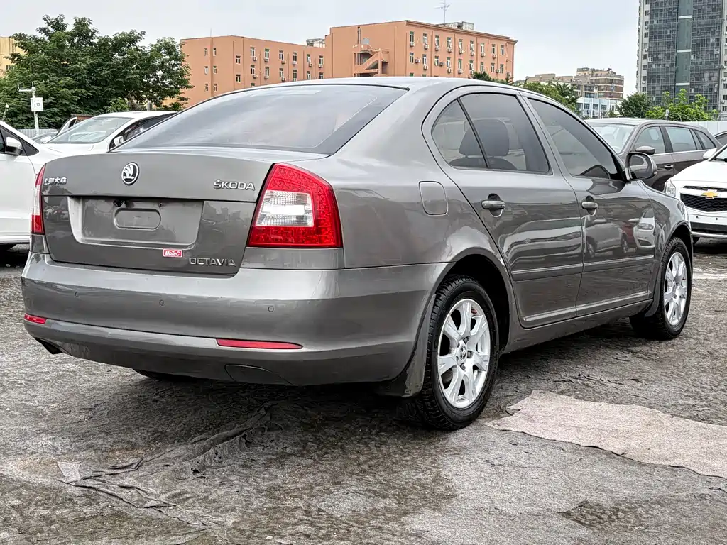 Octavia 1.6 L Auto Yijie