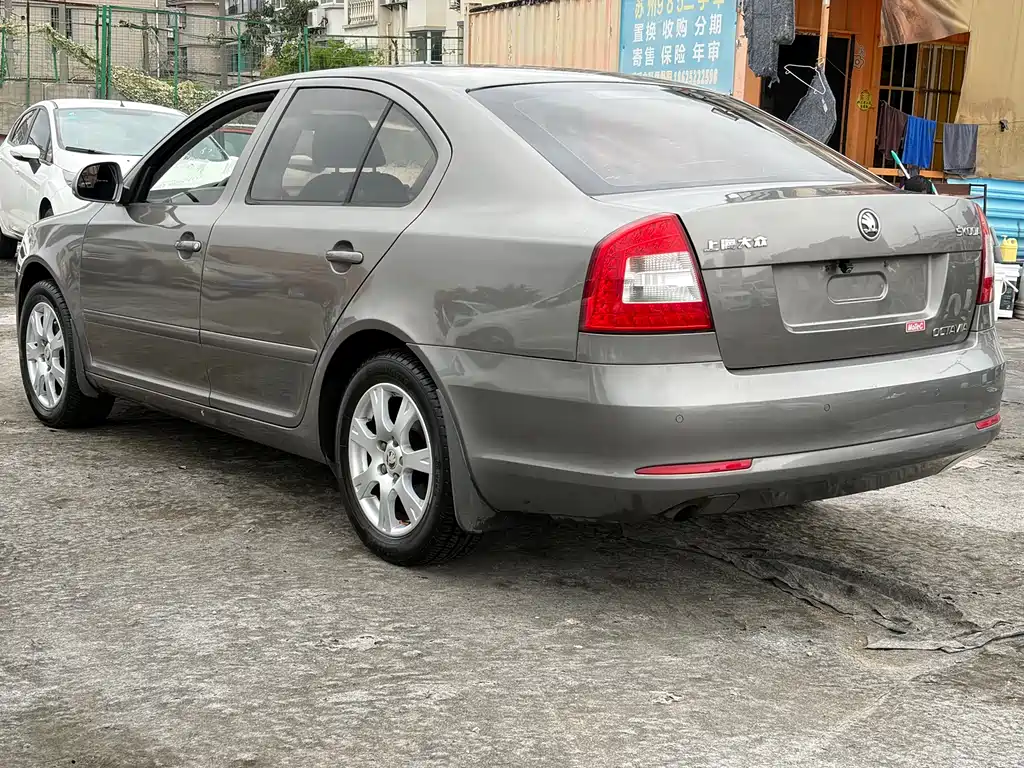 Octavia 1.6 L Auto Yijie