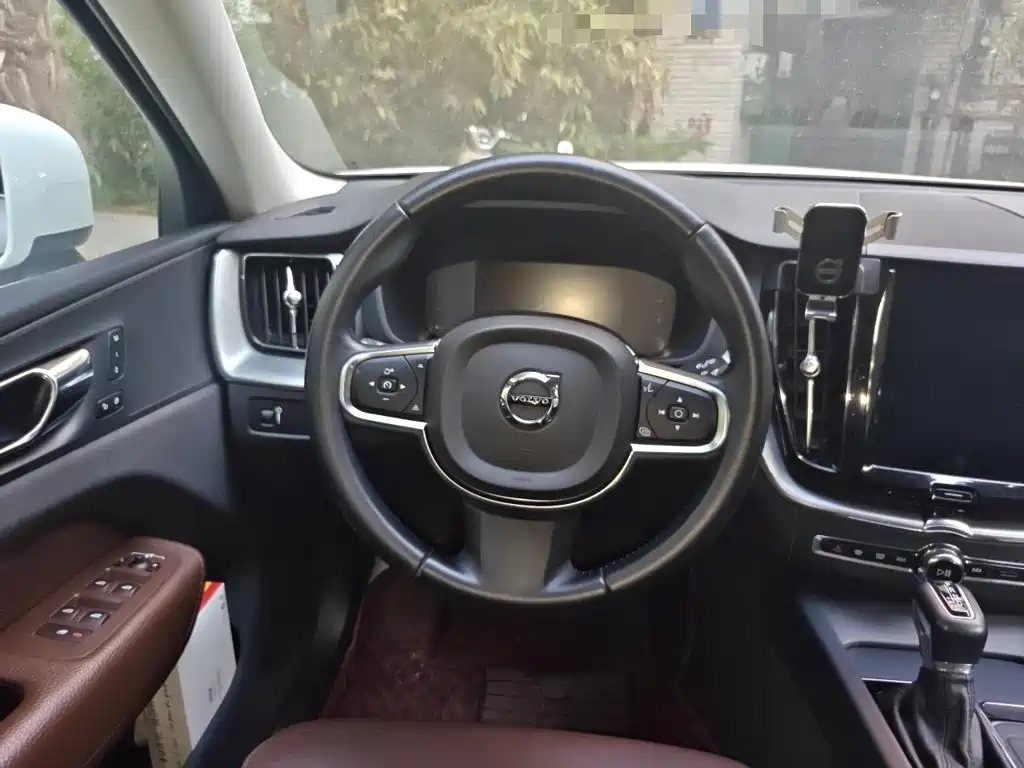 Volvo XC60 T5 4 WD Smart Ease CN-V