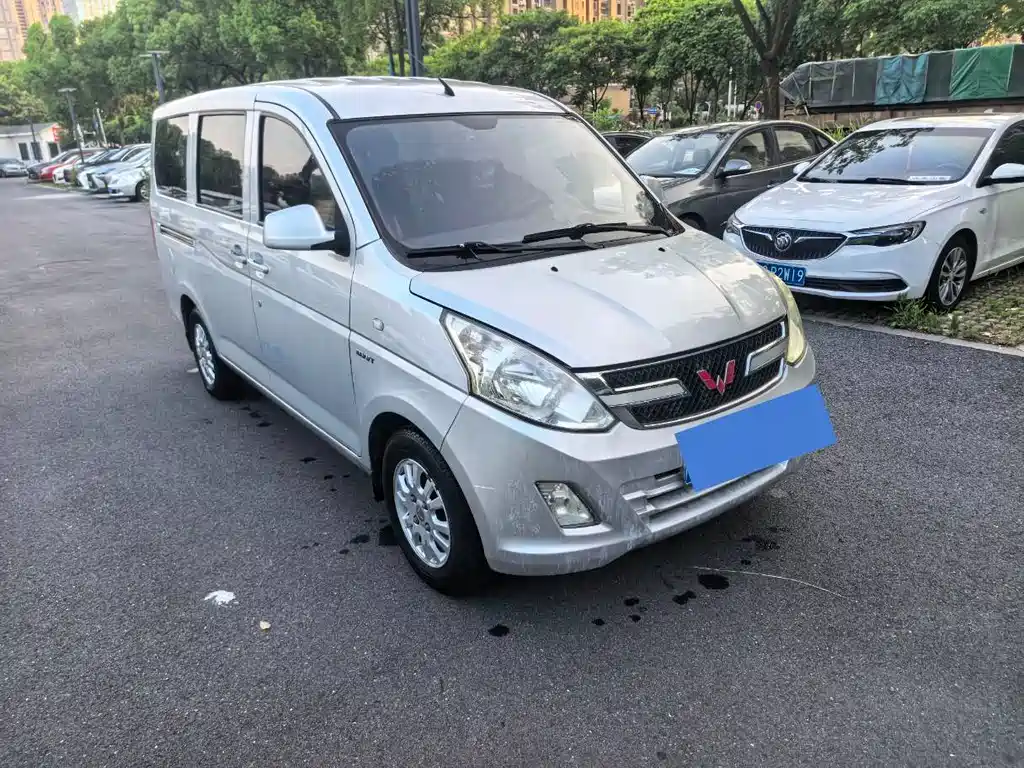 Wuling Rongguang V 1.5 L Standard
