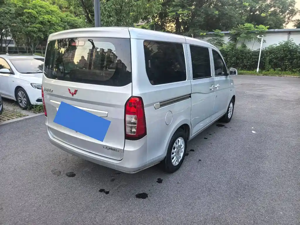 Wuling Rongguang V 1.5 L Standard