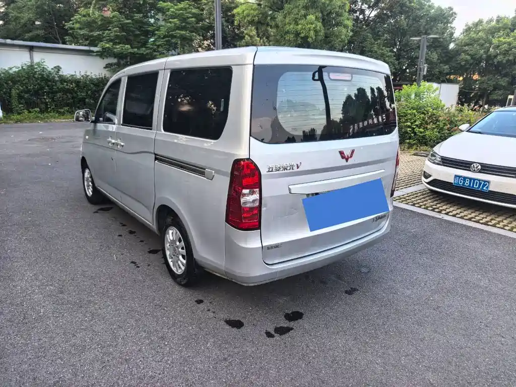 Wuling Rongguang V 1.5 L Standard