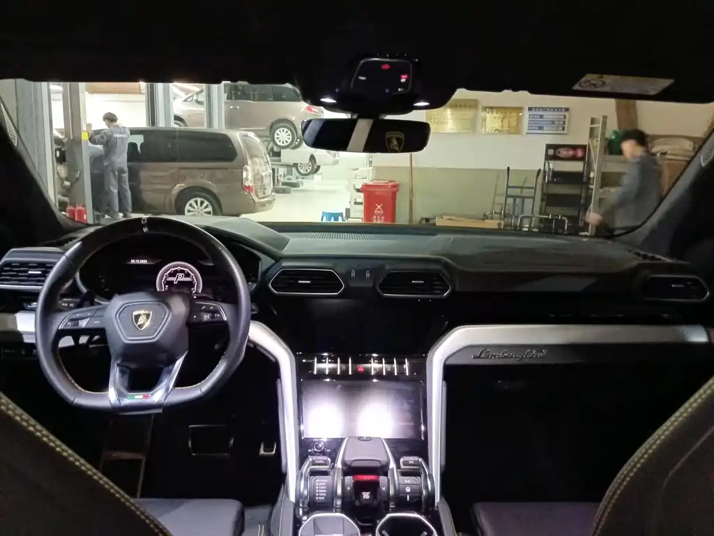 Urus 4.0 T V8