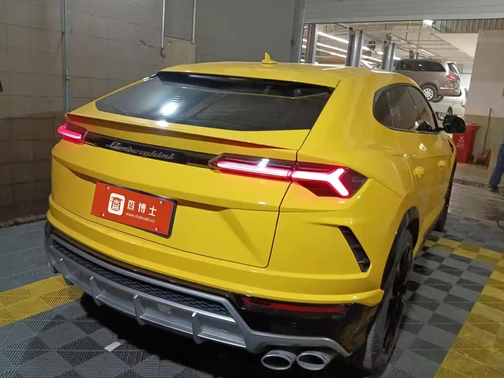 Urus 4.0 T V8