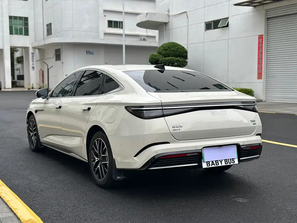 Seal 07 DM-i Smart Drive DM-i 1.5 L 125 km Luxury
