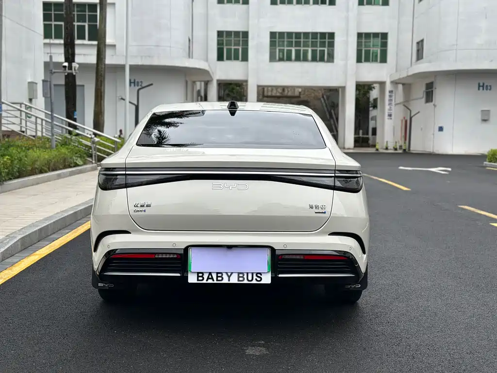 Seal 07 DM-i Smart Drive DM-i 1.5 L 125 km Luxury