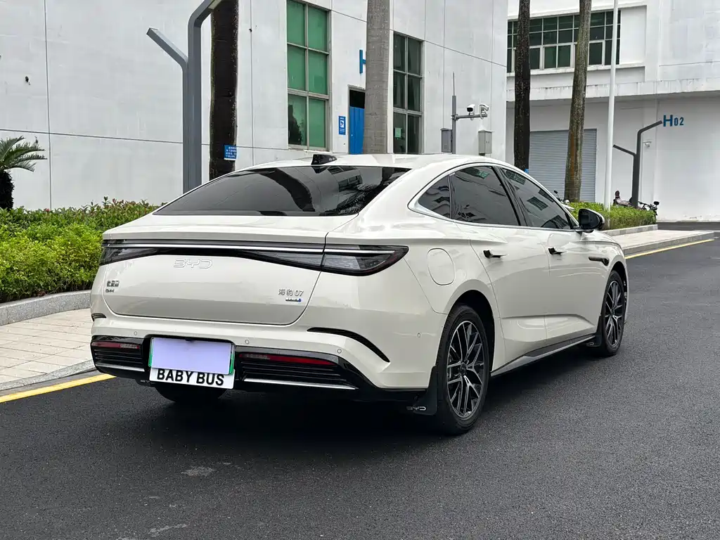 Seal 07 DM-i Smart Drive DM-i 1.5 L 125 km Luxury