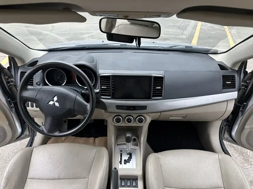 Lancer EX 翼神 2010款 时尚版 1.8 L CVT豪华型