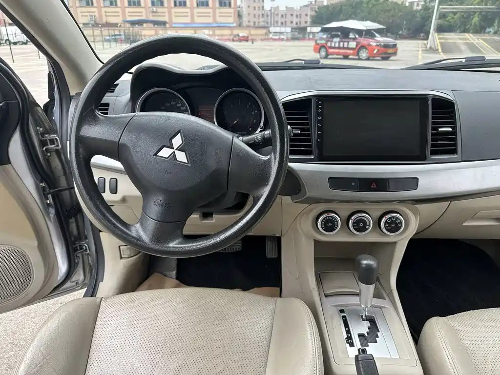 Lancer EX 翼神 2010款 时尚版 1.8 L CVT豪华型