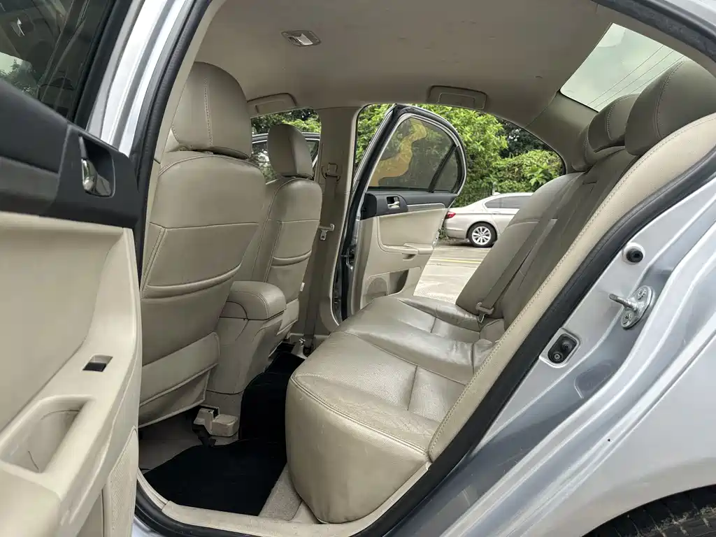Lancer EX 翼神 2010款 时尚版 1.8 L CVT豪华型