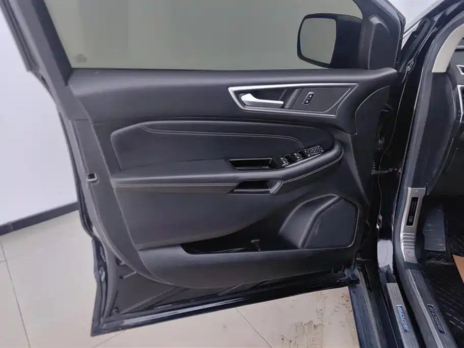Edge EcoBoost 245 2 WD Grand Sharp 7-seat