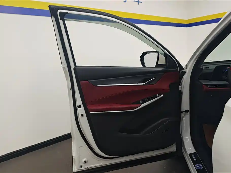 Changan CS75 PLUS 2 nd Gen 1.5 T Auto Distinguished