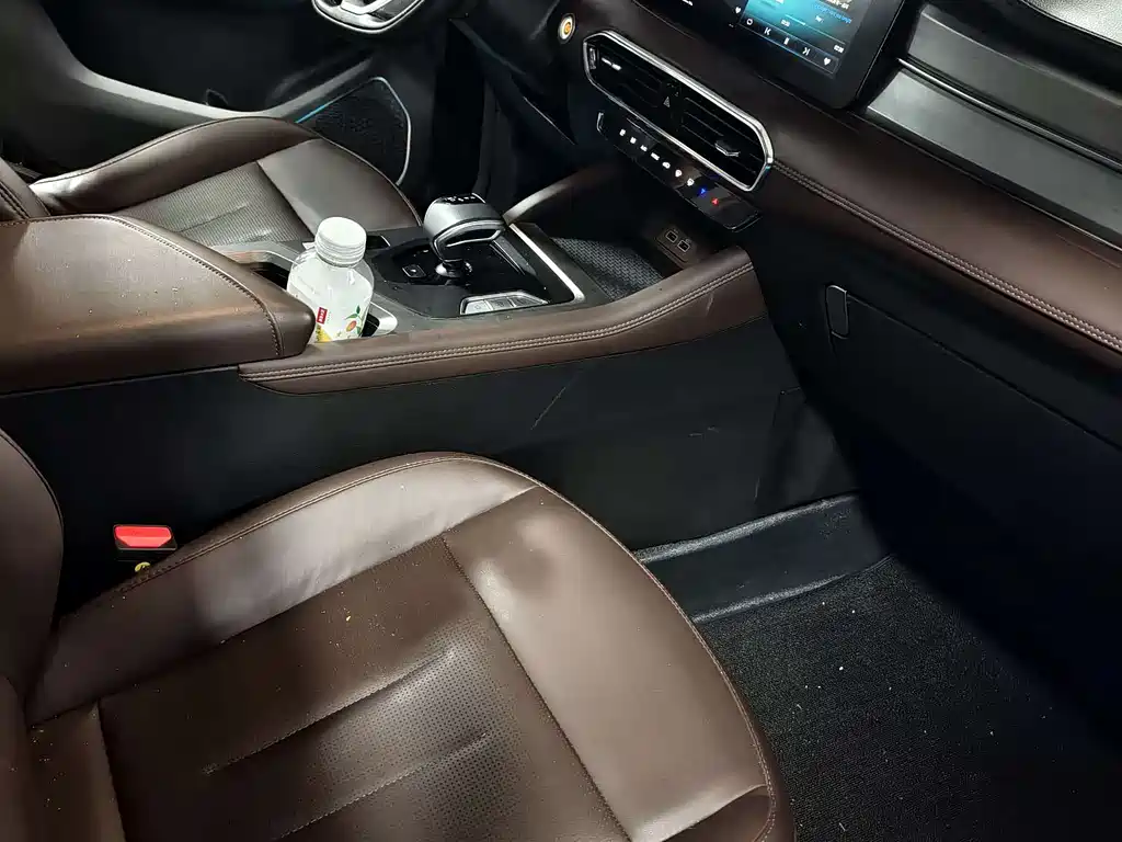 Jetour X90 PLUS 1.6 TD DCT Villa 7-seat