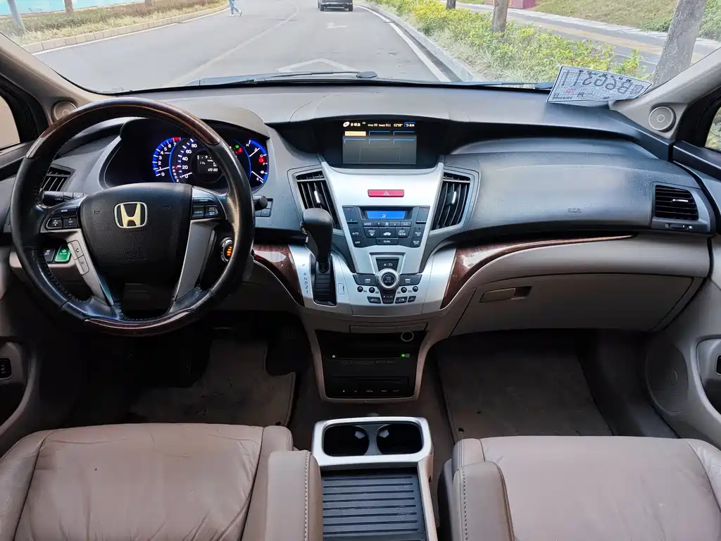 Odyssey 2.4 L Luxury