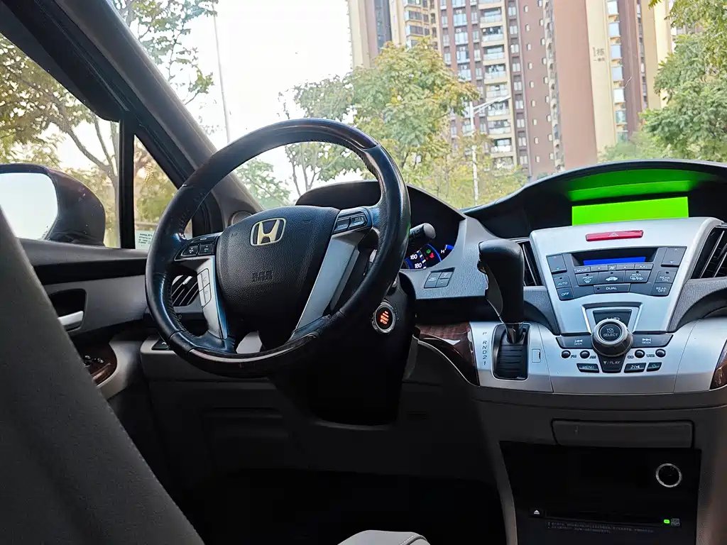 Odyssey 2.4 L Luxury