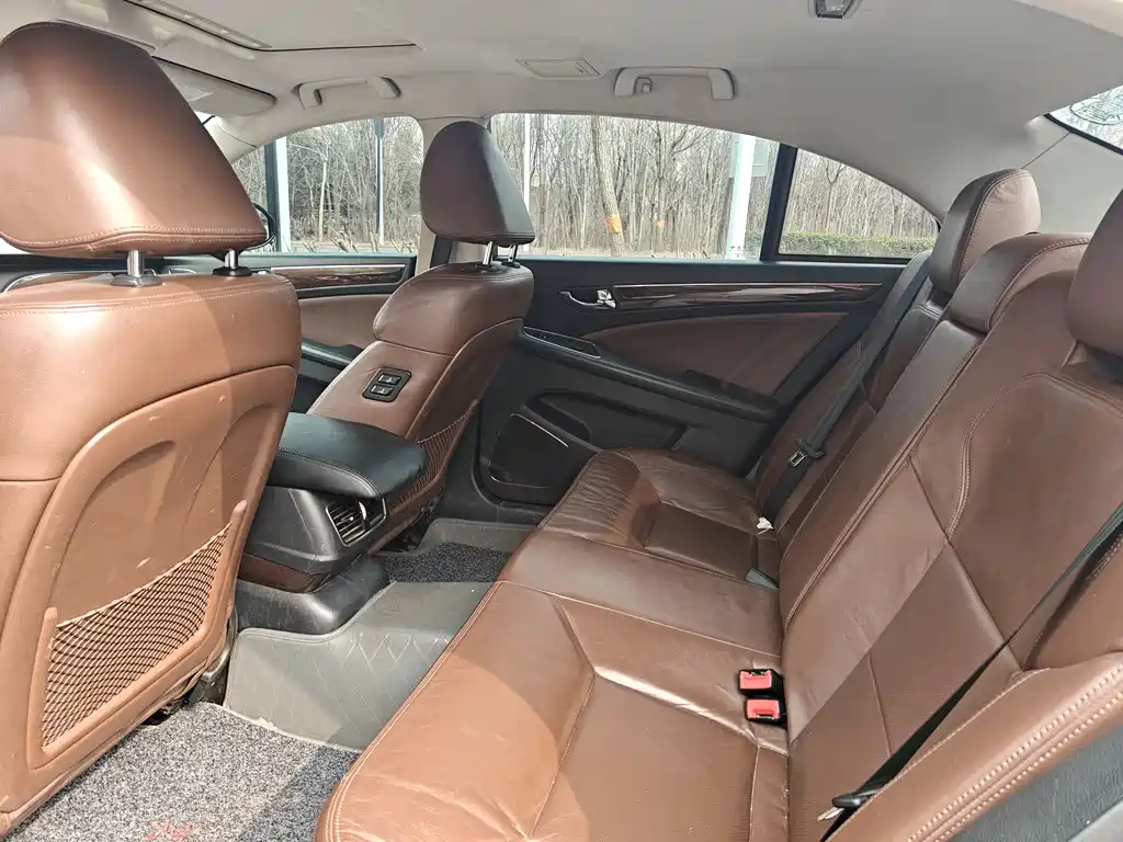Hongqi H7 红旗H7 2015款 1.8 T 豪华型