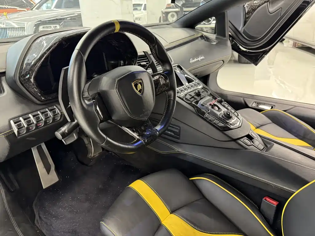 Aventador LP 700-4
