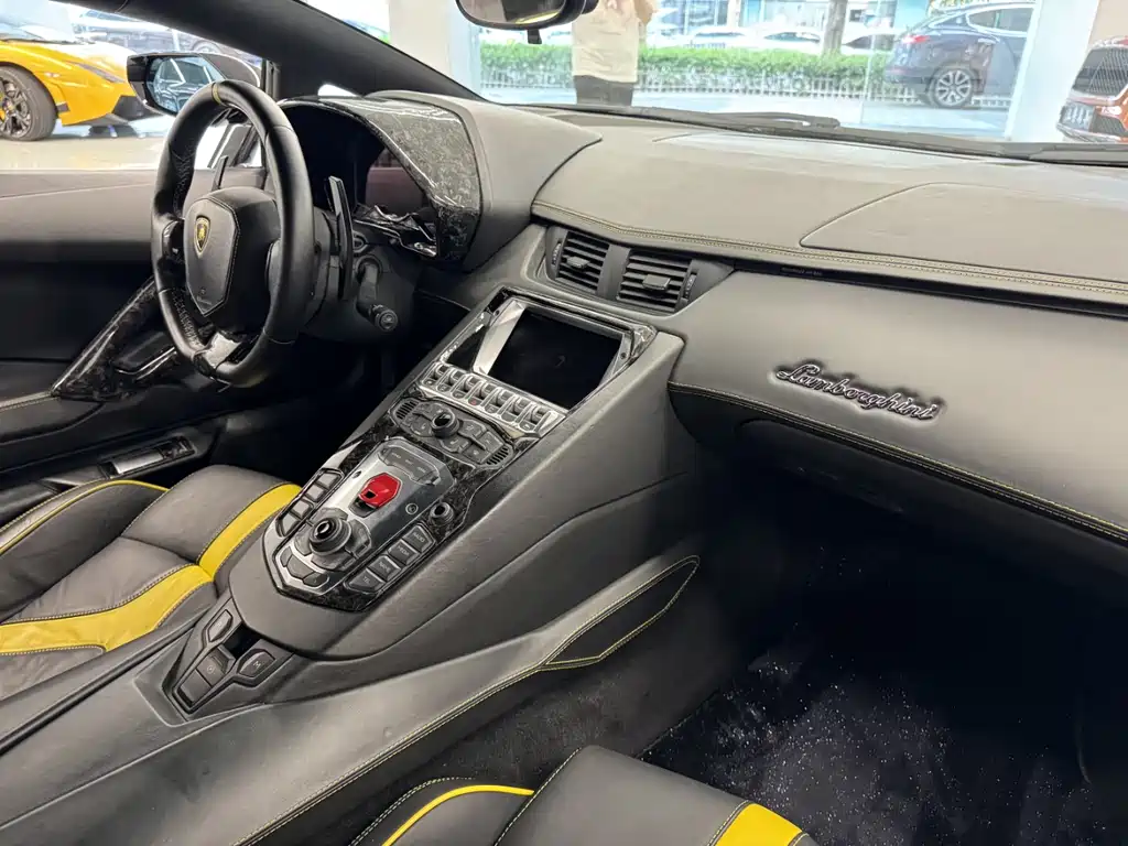 Aventador LP 700-4