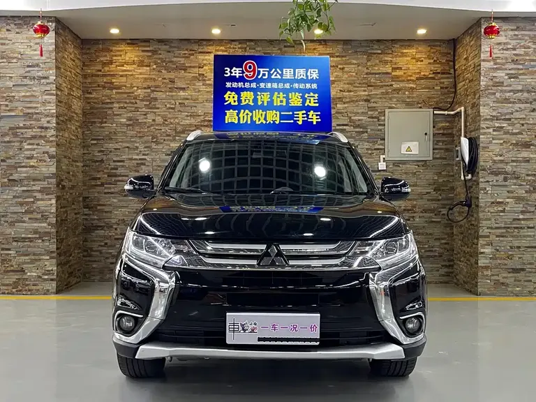 Mitsubishi Outlander 2.4 L 4 WD Elite 5-seat